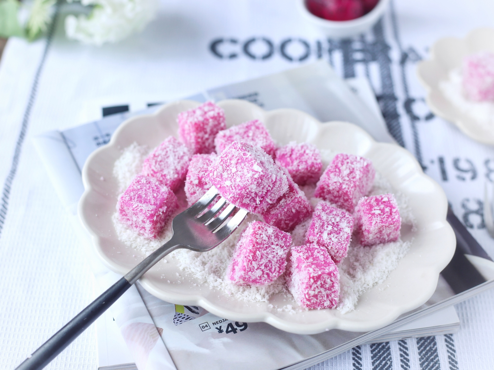 火龙果奶冻 夏季里的清爽小零食,小甜点,冰凉解暑,q弹好吃.