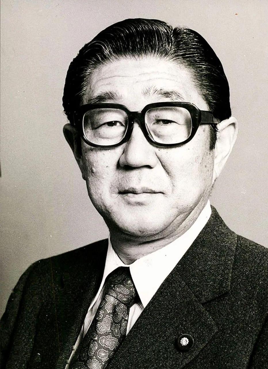小男孩的照片中是安倍晋三幼年时的模样!