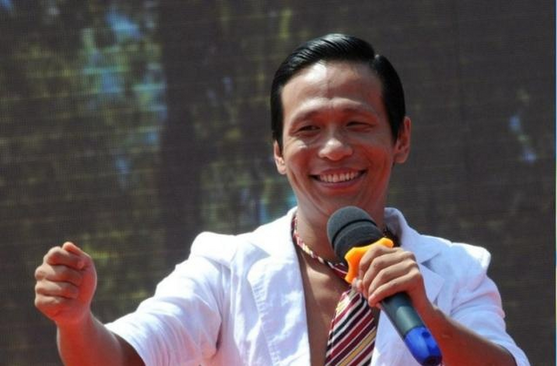 宋小宝相信很多人都知道,他原名宋宝利,于1981年出生在吉林省通化市