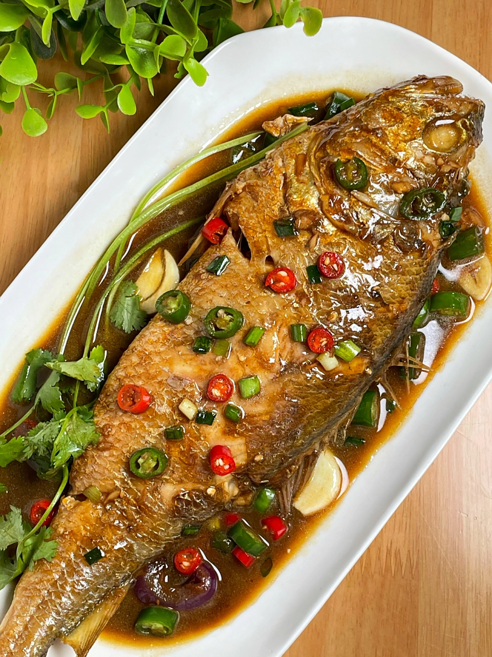 深水老黄鱼真的是我见过最黄最鲜嫩的鱼了[皱眉r] 今日解锁红烧大