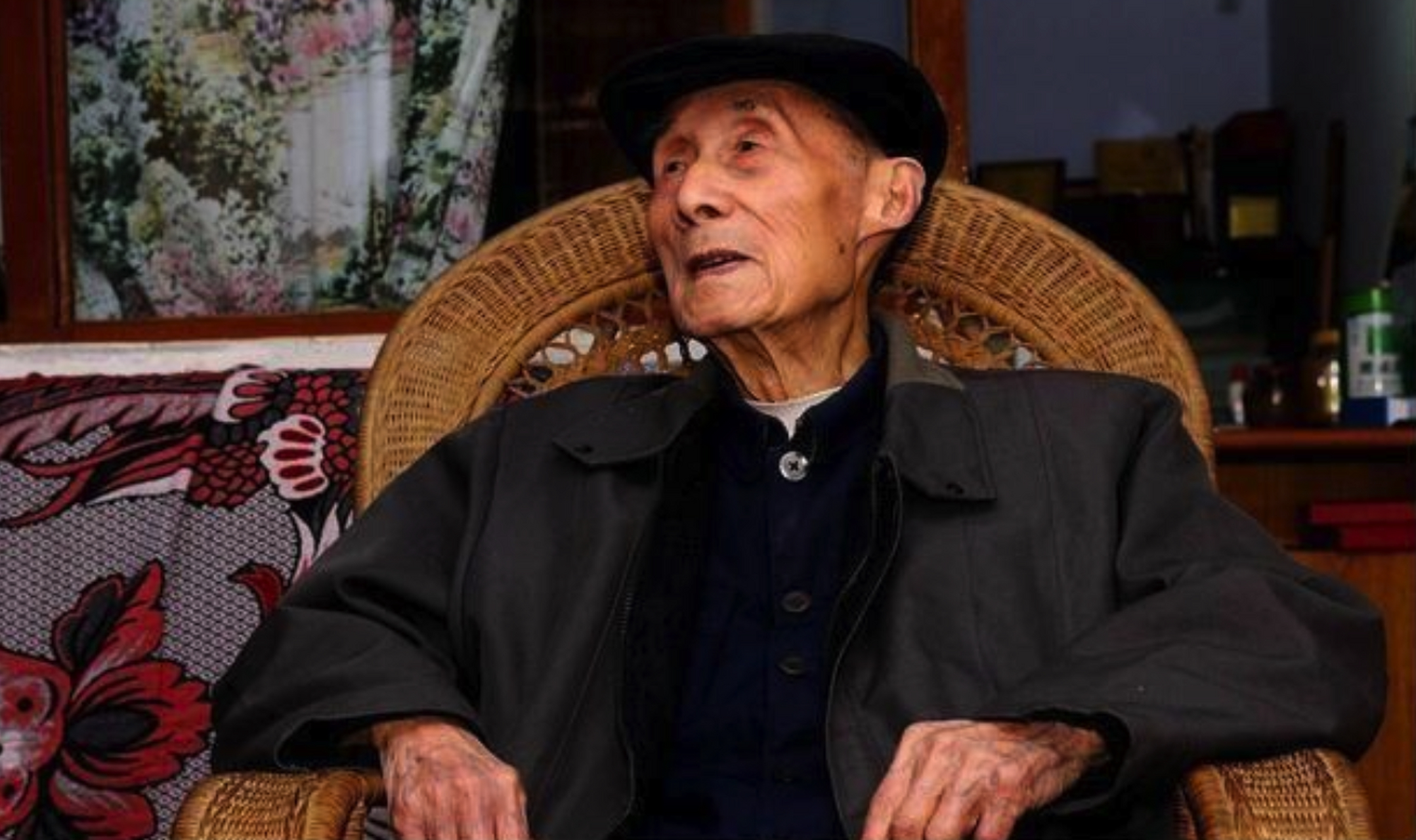 1942年5月,日军陆军中将酒井直次骑马来到三岔口.