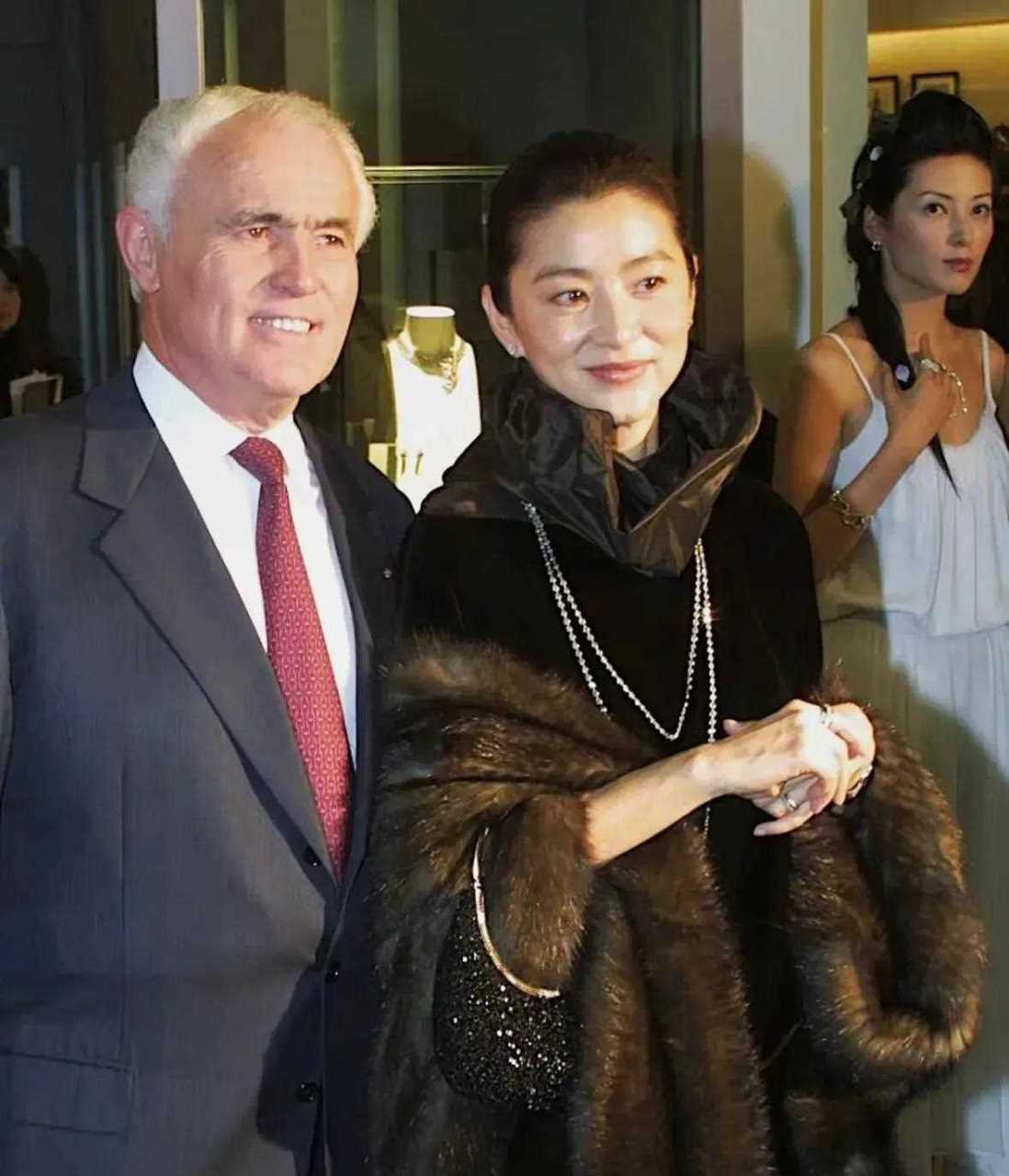 邢李源真的给了林青霞一段幸福安稳的婚姻.