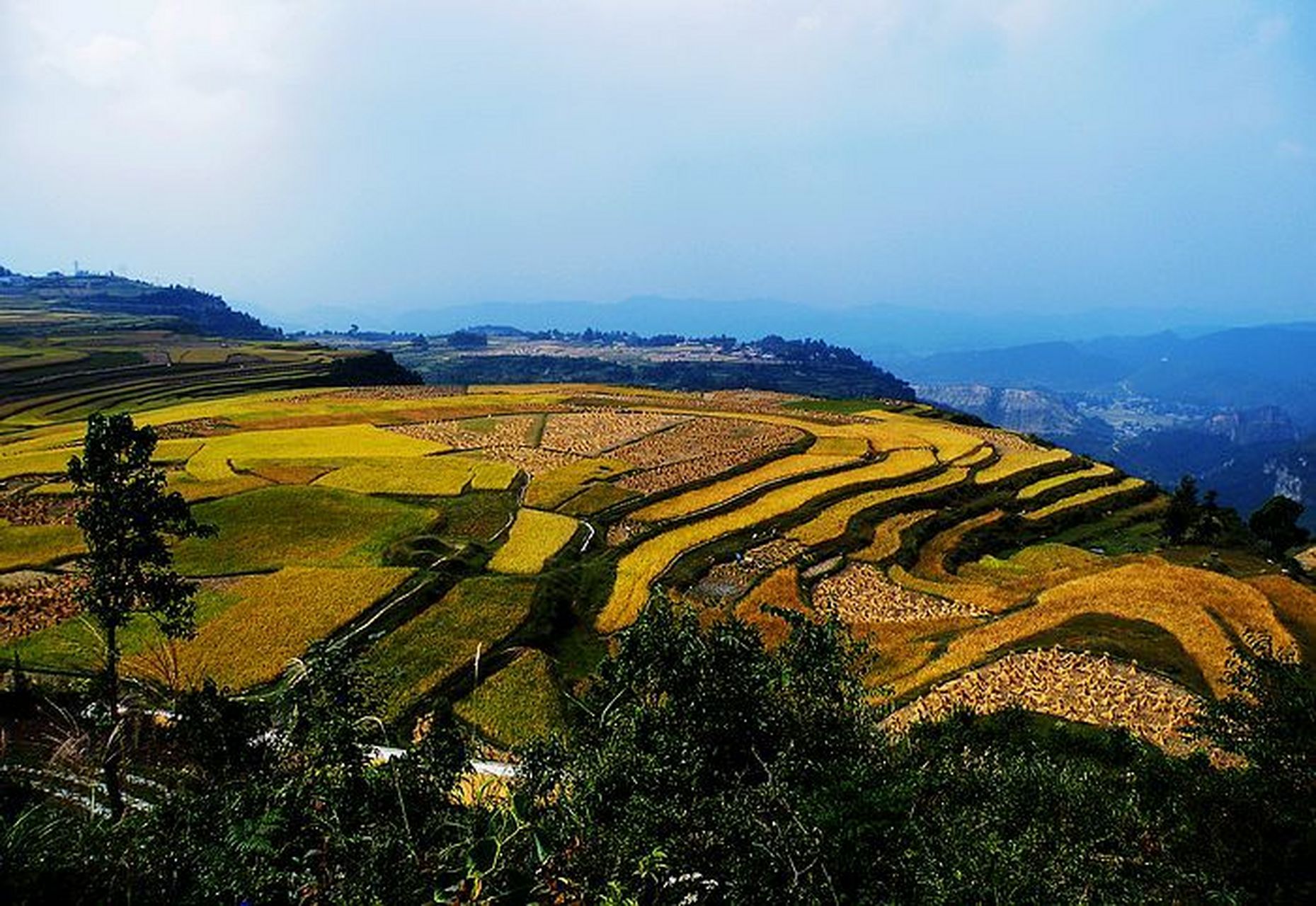 旅拍地推荐——高坡梯田 高坡梯田位于贵阳市花溪区高坡乡,是典型的