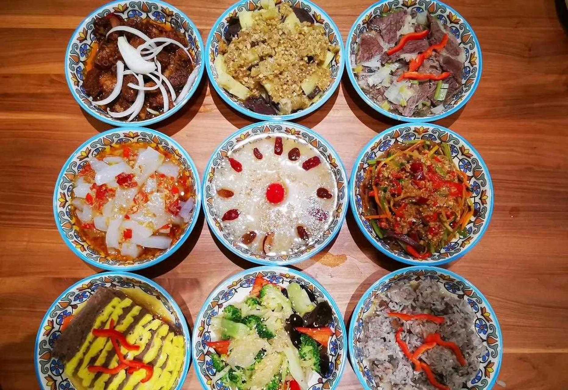 九碗三行子——新疆回族人的特色美食 "九碗三行子"是回族正宗的宴席