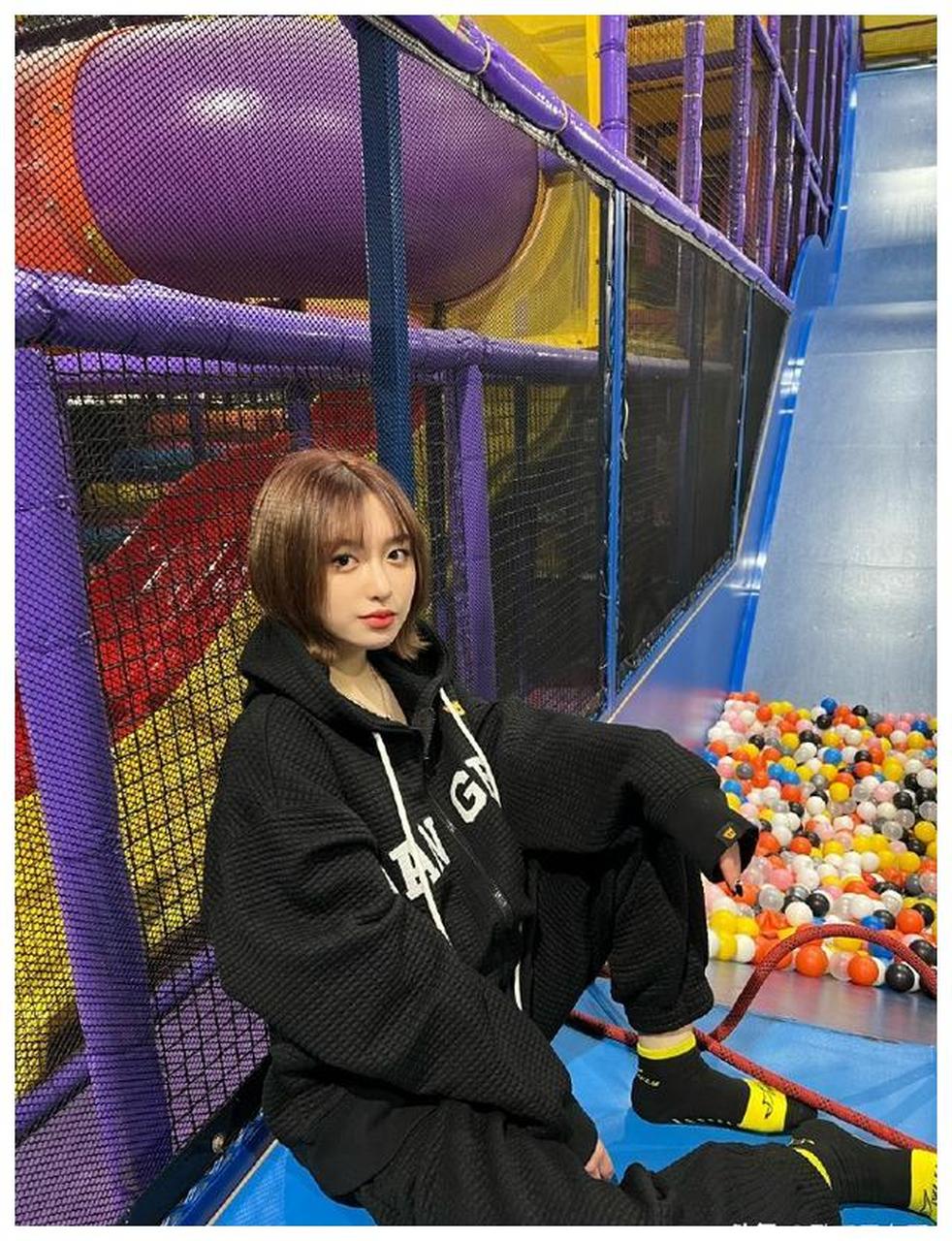 日本黑怕女孩吉田凜音美女小姐姐迷人美照欣赏,好美啊