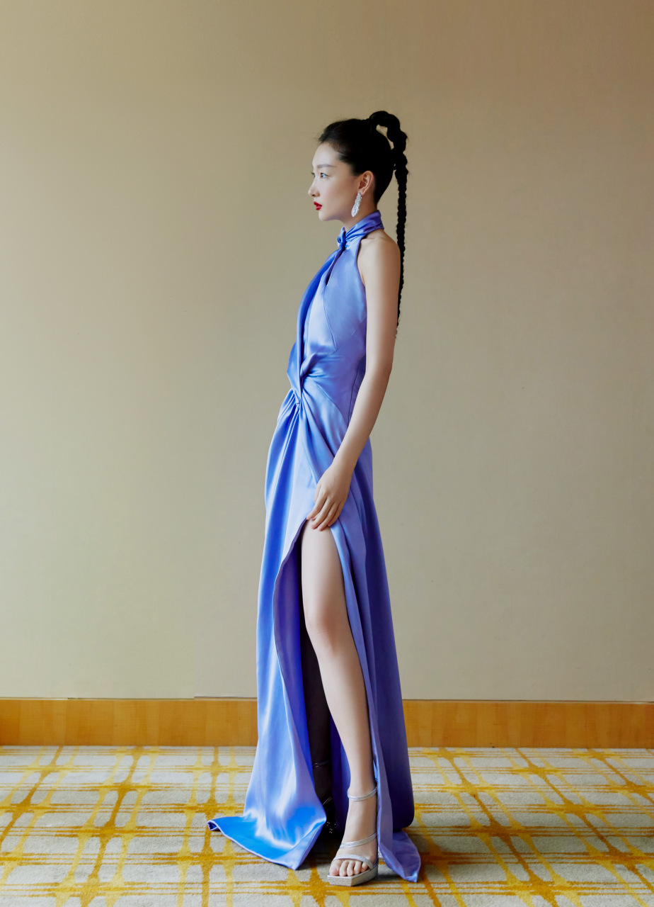 周冬雨  美腿玉足合集[大哈]