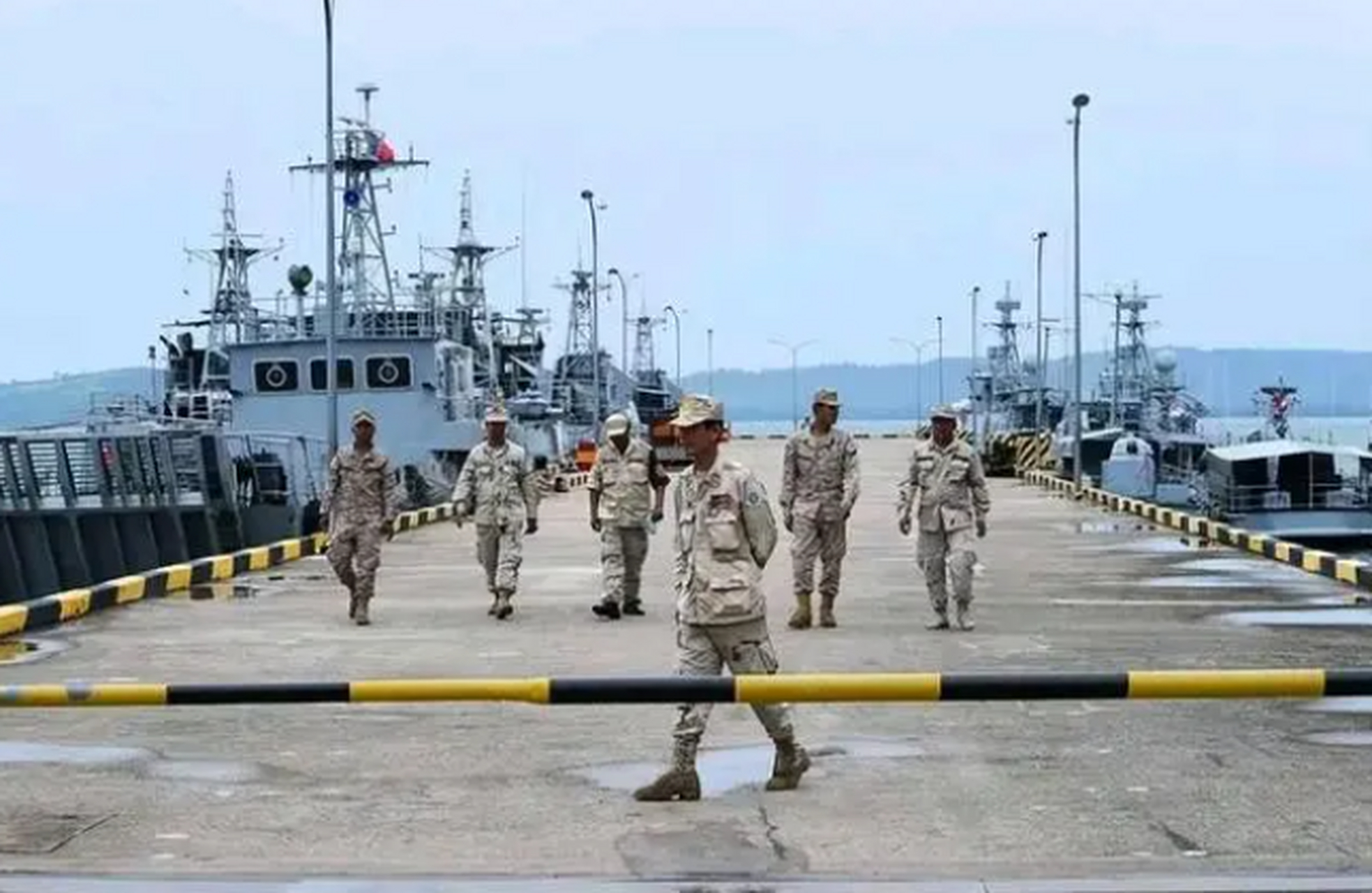 中國在海外建航母基地?