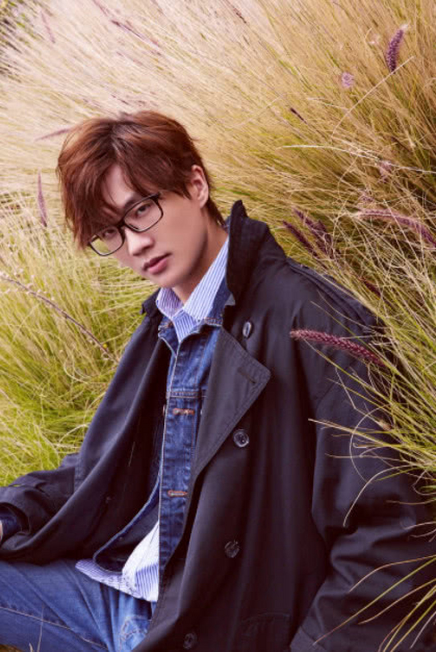 星娱资讯速递# #曝睡粉选妃的二字男歌手是许嵩# 网传许嵩选妃睡粉