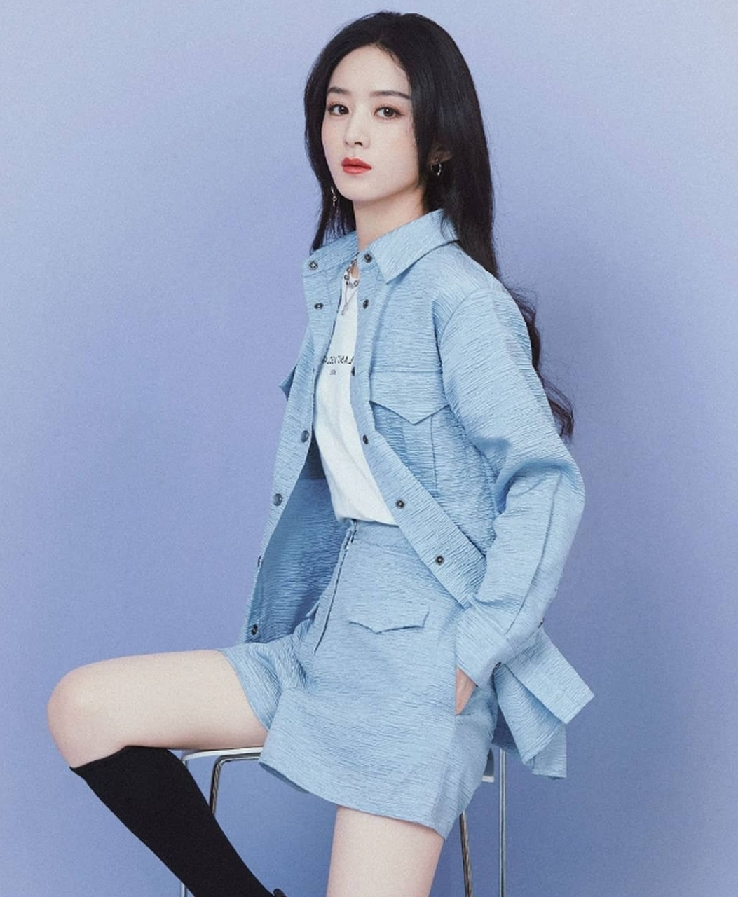 清纯甜美,妩媚动人的#赵丽颖# 剪水双瞳,肤如凝脂,螓首蛾眉,身材窈窕