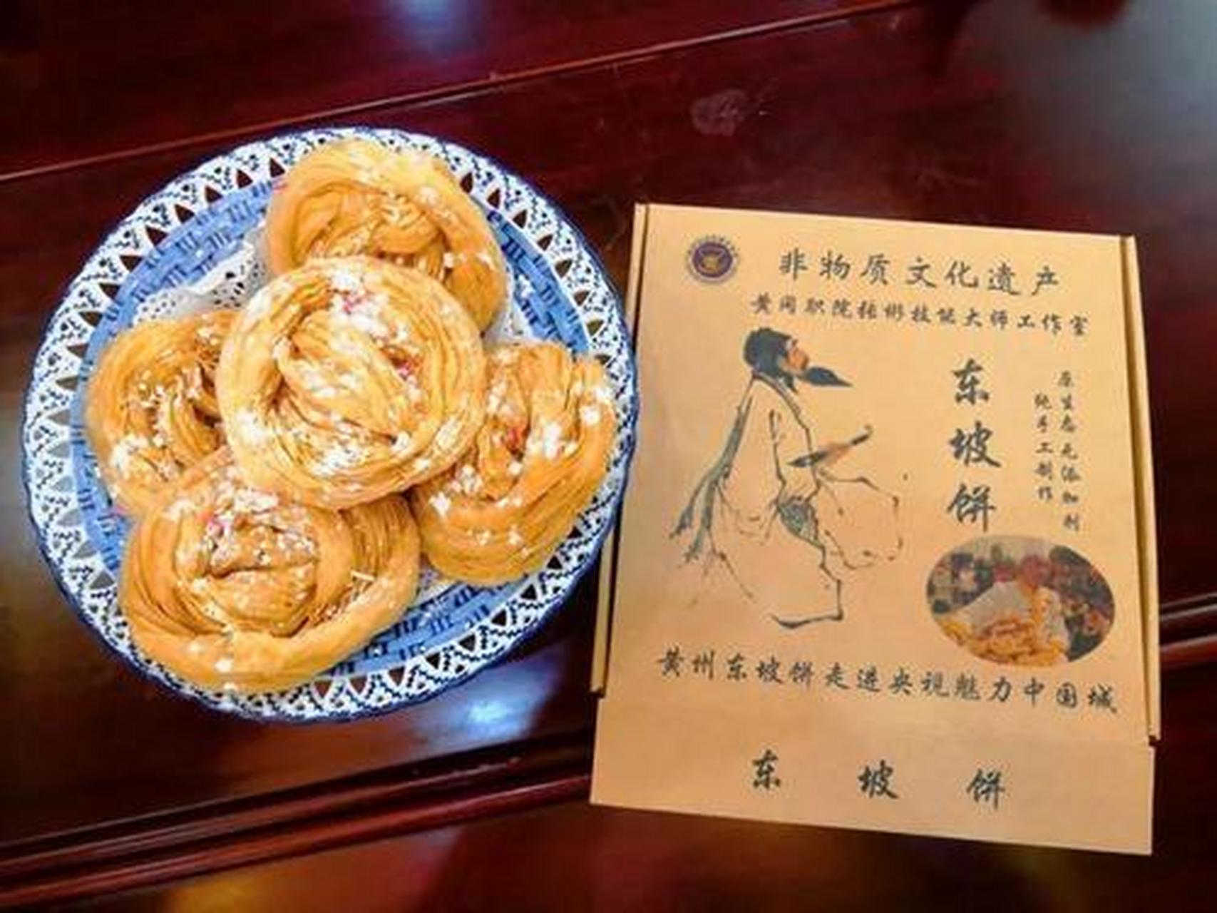 在鄂州还有一道响当当的美食名吃,它就是东坡饼,看到这个名字不难让人