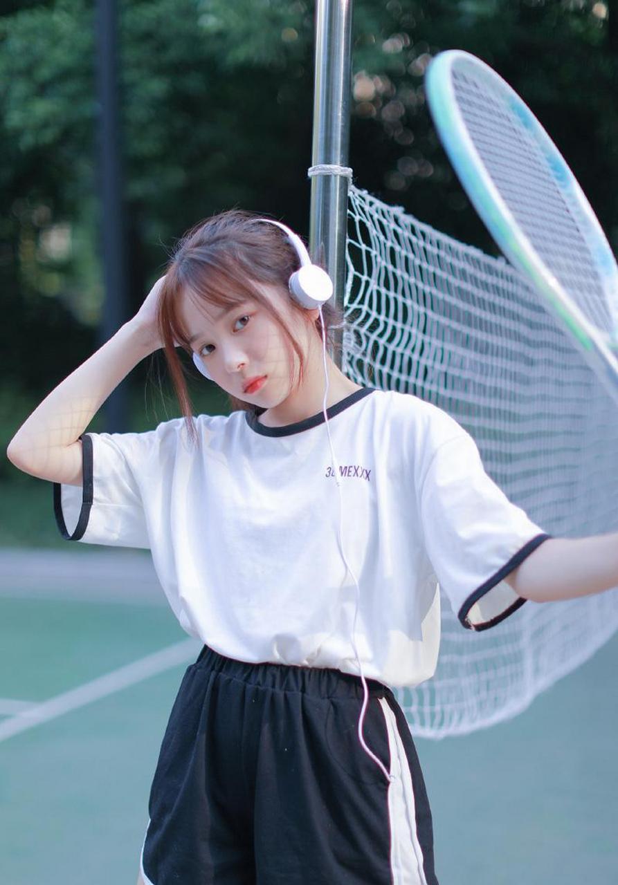 清纯可爱的运动服校园女生 #娱乐