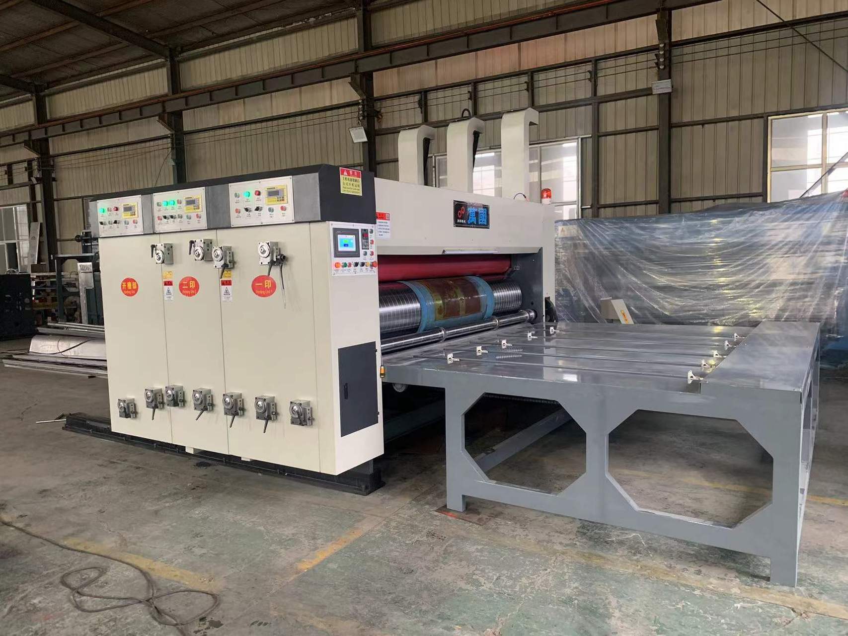 万国纸箱 下面是万国纸箱设备细节展示图片