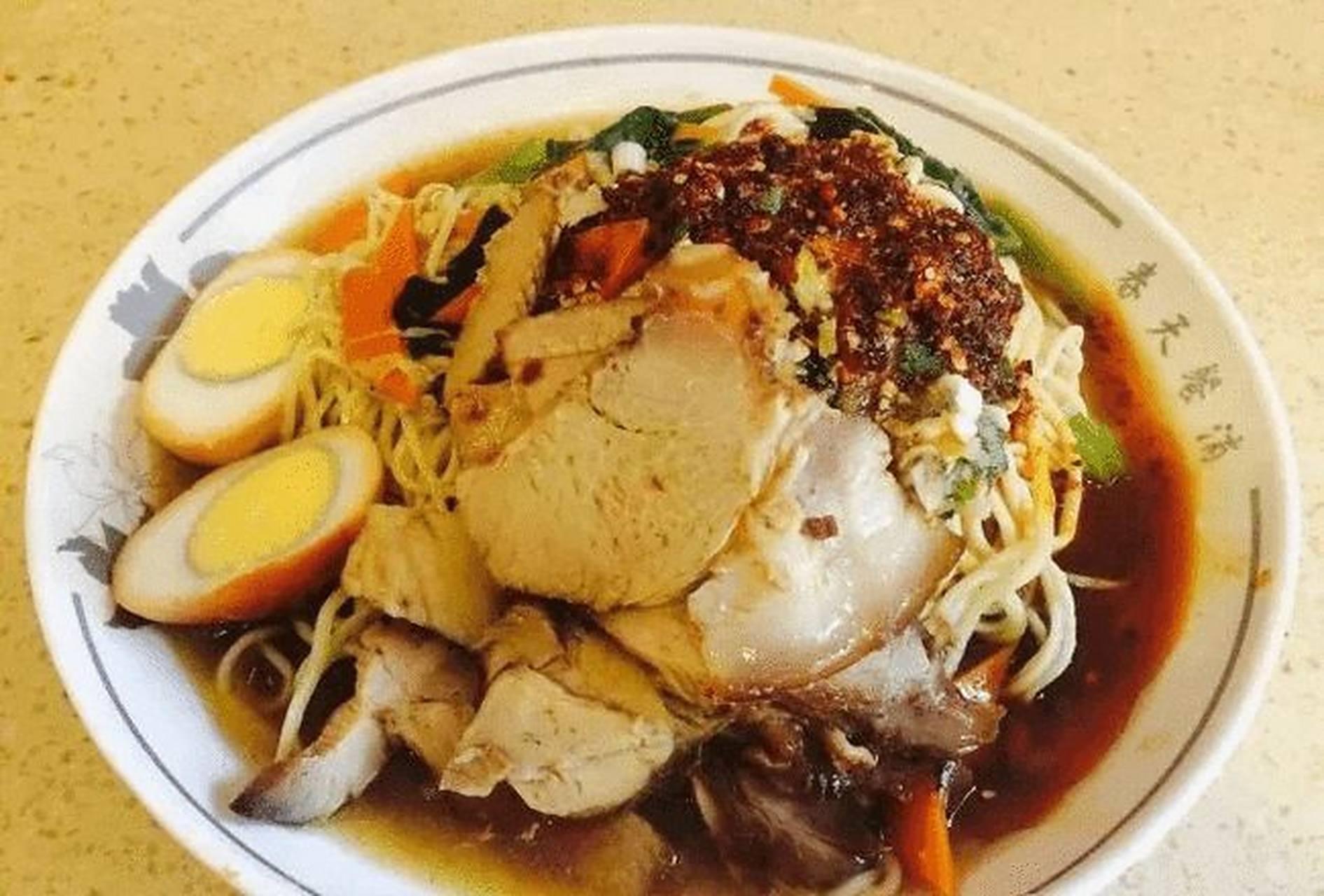 来甘肃省旅游必吃的烧鸡粉 定西市陇西县的烧鸡粉,这里主要的材料就是