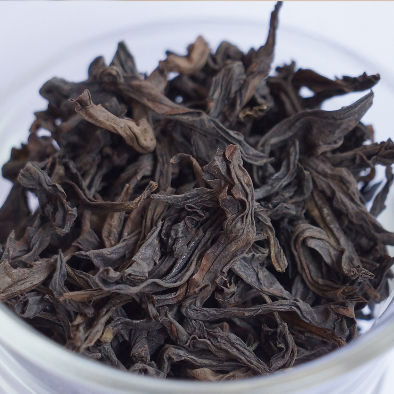 又称之为玉桂,是武夷岩茶中名丛之一,早期肉桂茶产地为武夷山的慧苑岩