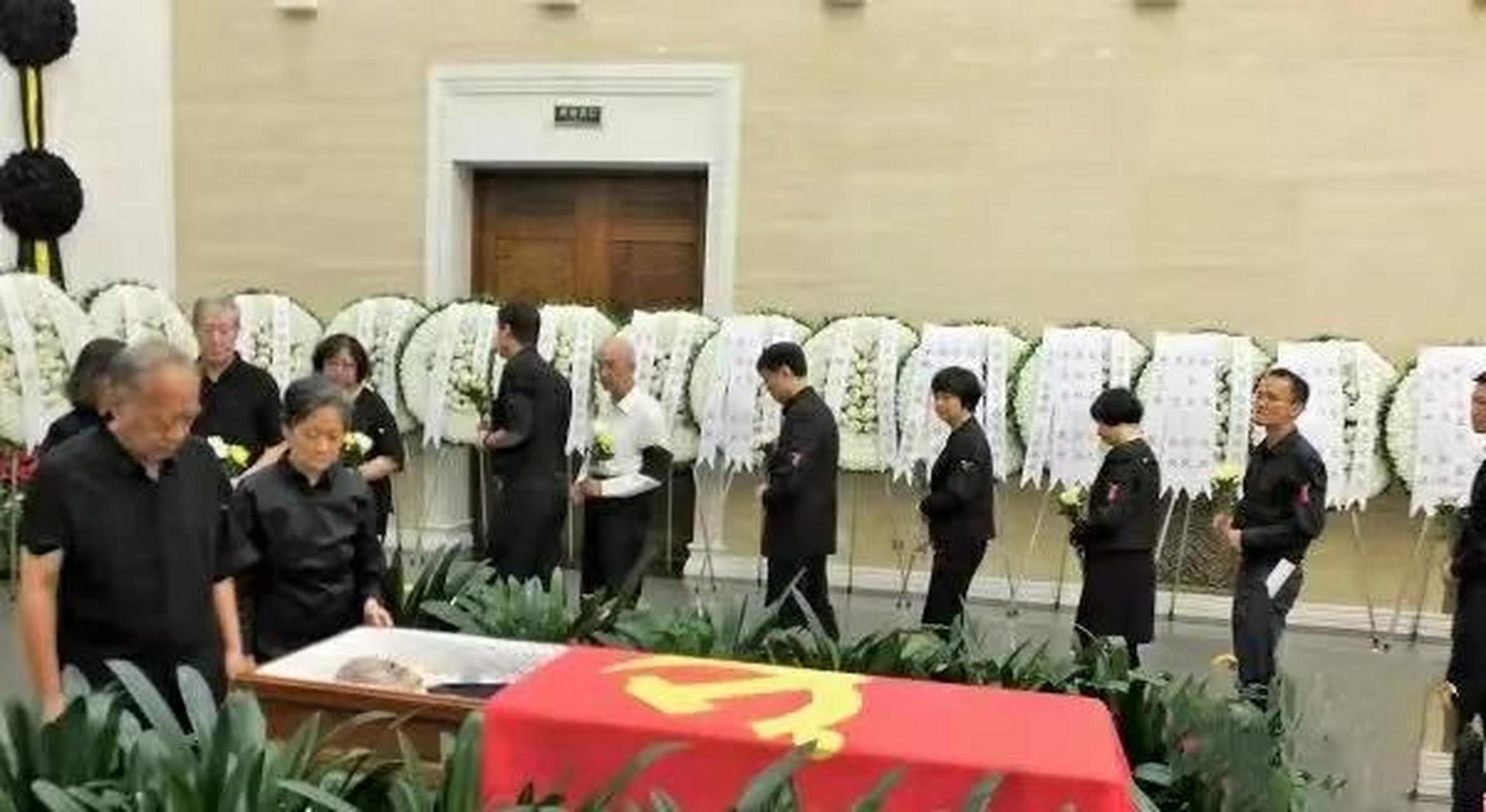 领动计划# 2017年8月24日,安志文的遗体告别仪式在北京八宝山革命