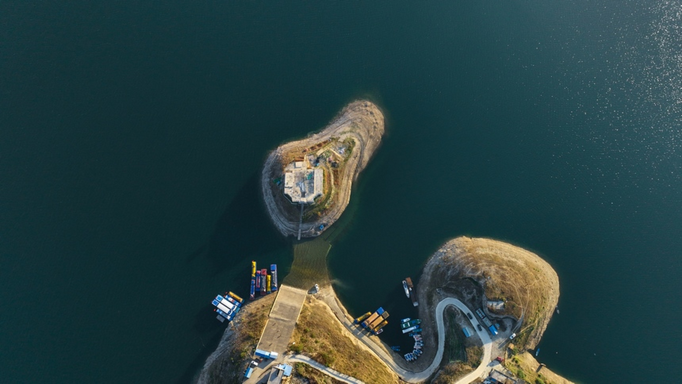 【贵州大方:湖光山色风景如画】冬日时节,贵州省毕节市支嘎阿鲁湖天气