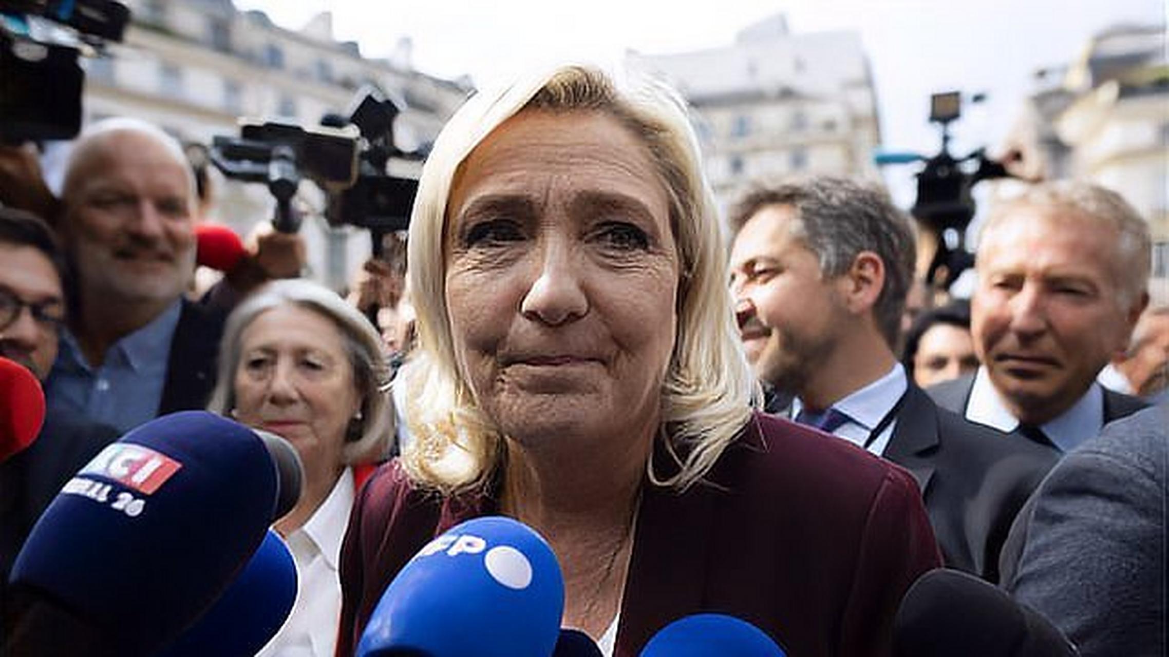 法国极右翼政党领袖玛丽娜·勒庞表示,克里米亚是俄罗斯的一部分,与俄