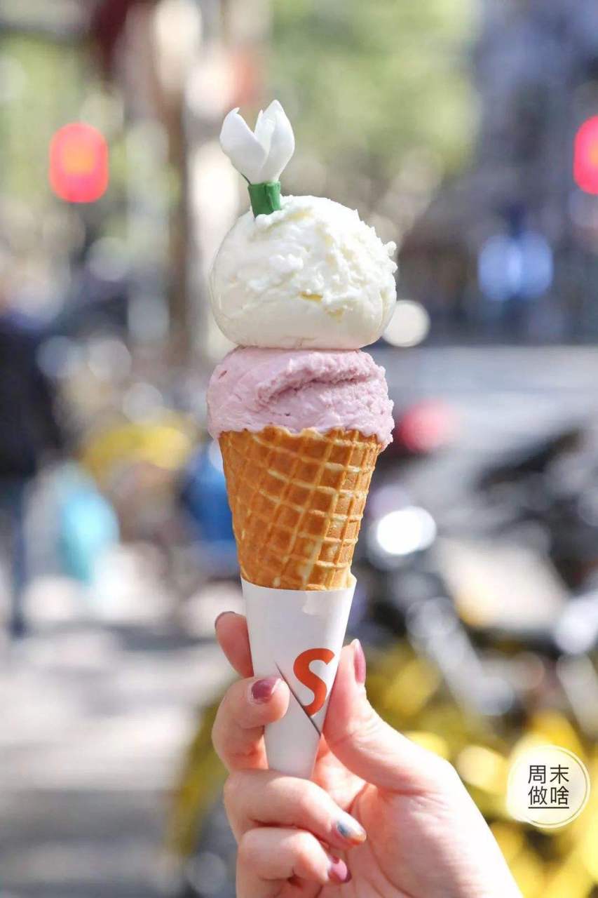 double-dipper 双球冰激凌 double-dipper(double-dip)  an ice cream