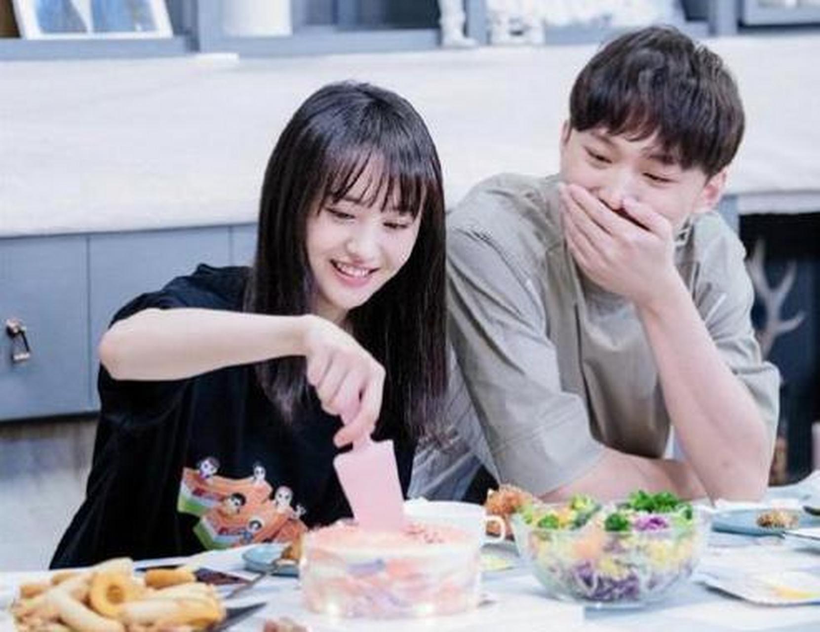 没有明星光环,郑爽普通如大学女生,参加庭审来回坐网约车,没有保镖