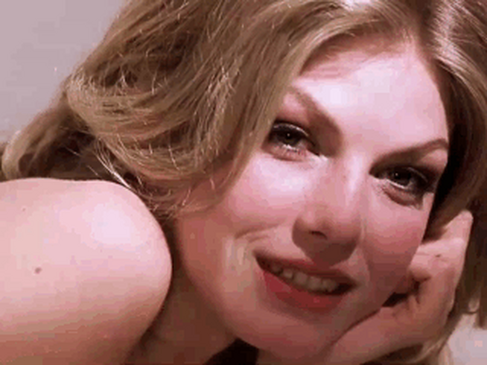 媚眼如丝,她一笑,把我的魂儿都勾走了?  安吉拉林德沃,魅惑到极致的世