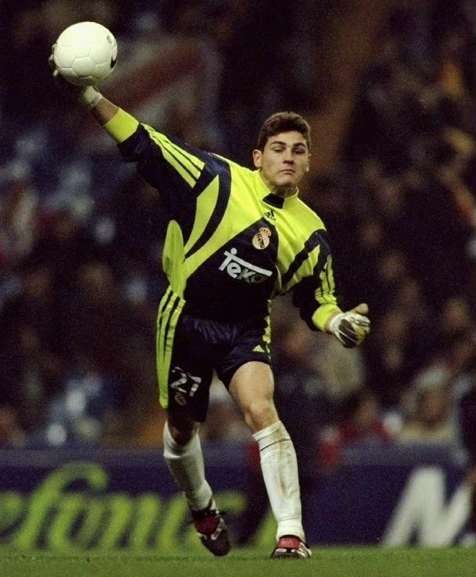 唯有流年指尖淌,众呼汝名圣卡西