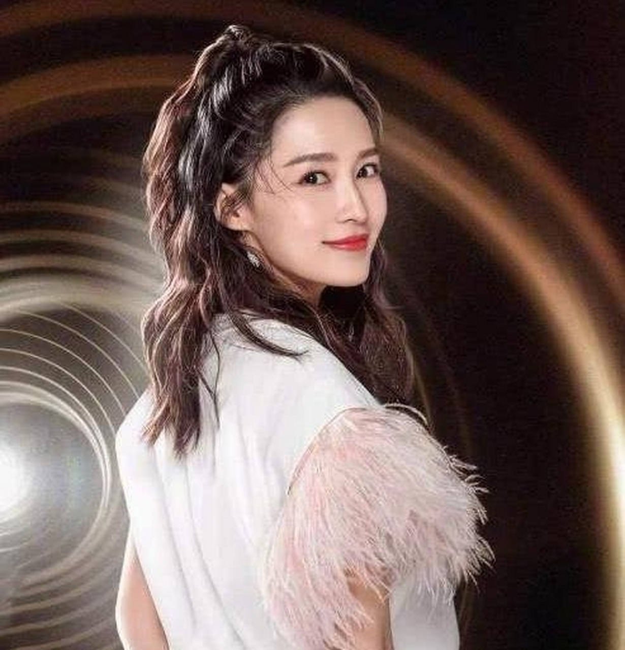 在最新一期的《奔跑吧兄弟》中李沁作为嘉宾来了,其实李沁一直以来都