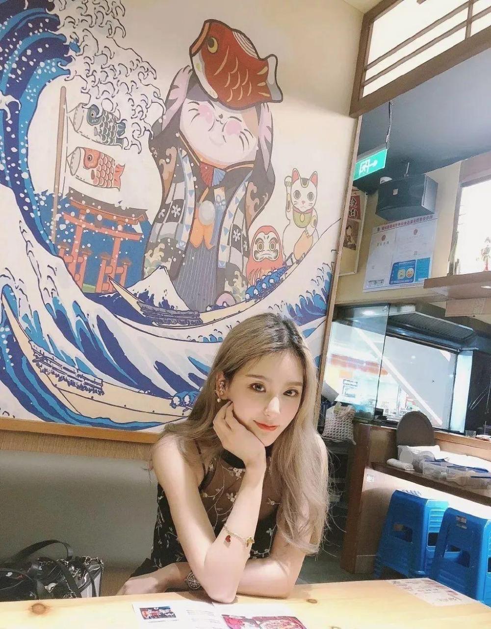 gif创作人# 冯雨,清新可人的电竞圈美少女 冯雨,又名rita,作为曾经的