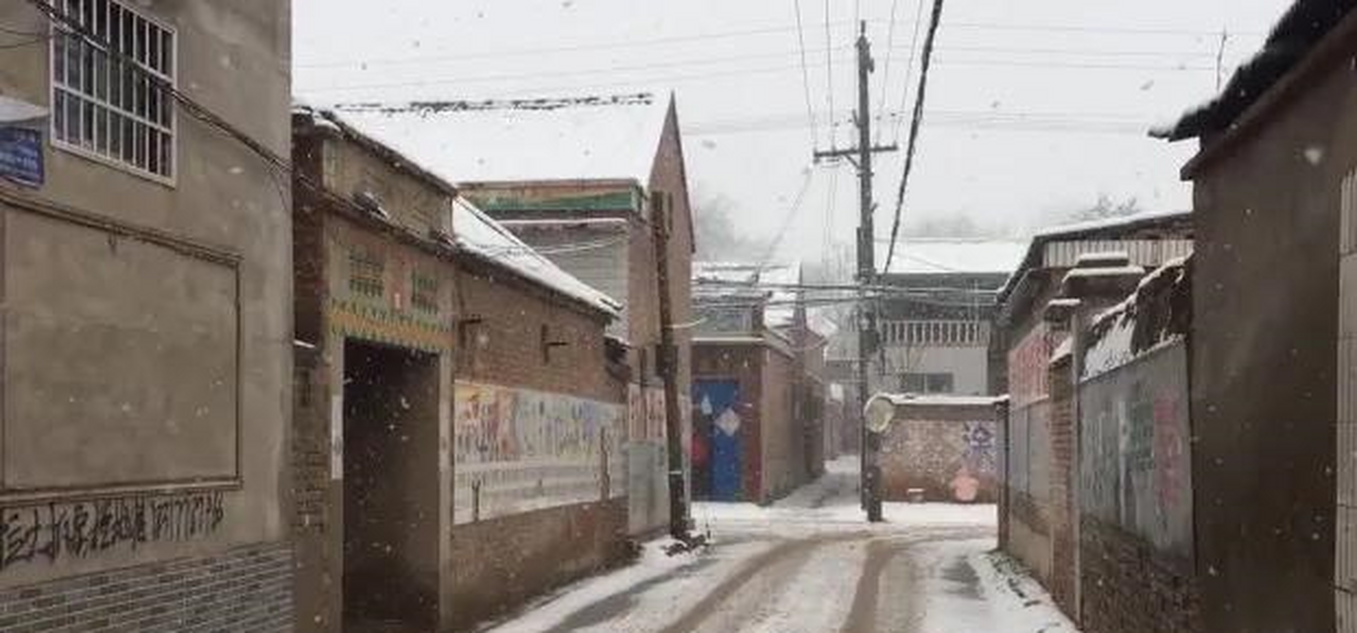 这里所说的"大门吃小门",意思是指一家大门和面对另一家的大门宽窄大