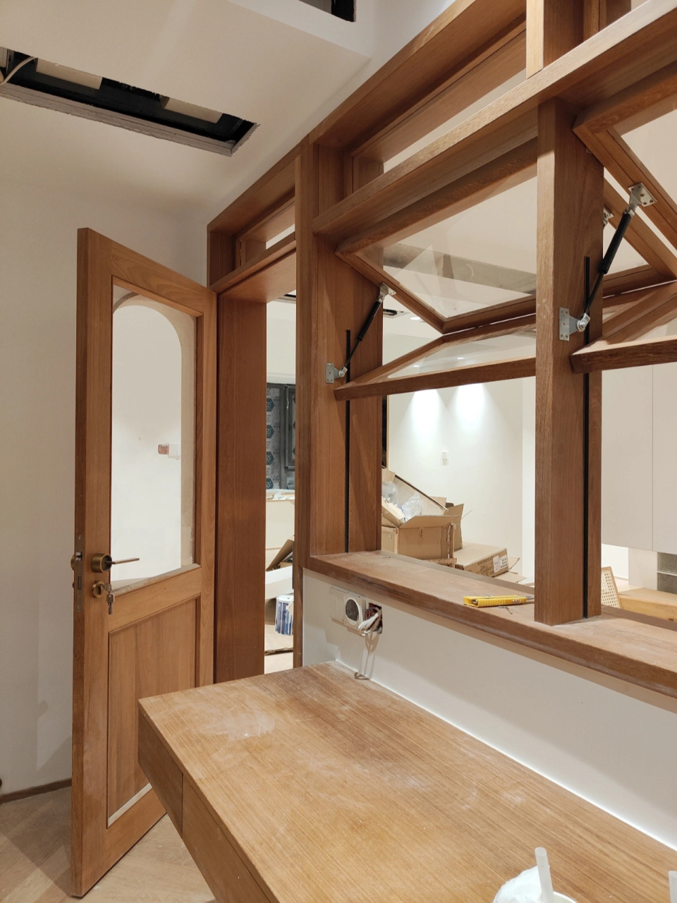 把杂货铺的木橱窗搬进了家里,售卖快乐～ 喜欢看日剧,总是被电影里的