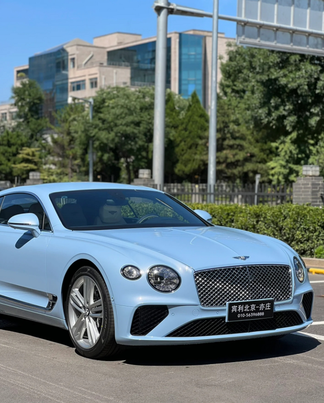 给大家分享的是一款让我完全无法抵抗的车型,那就是宾利欧陆gt23