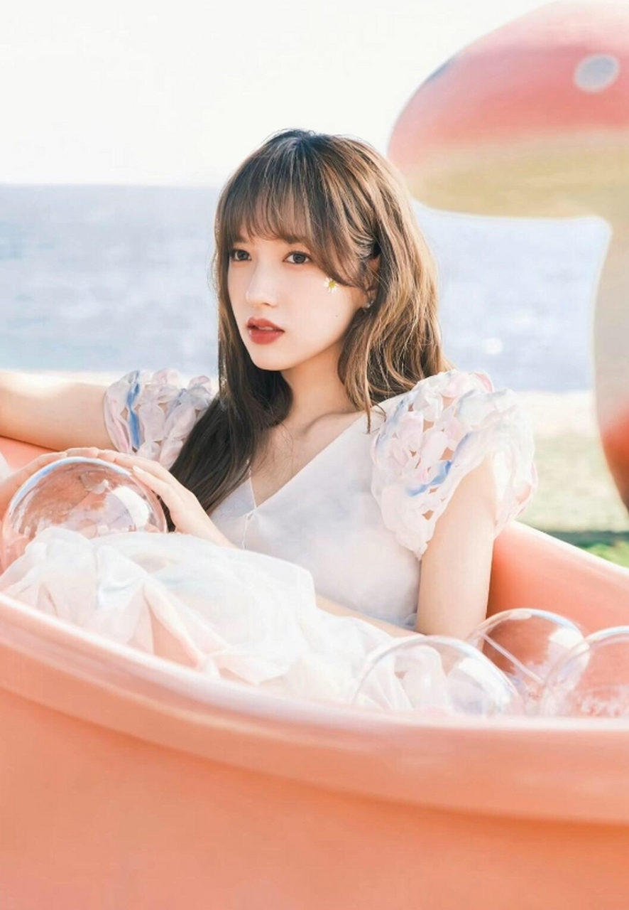 宛如天仙,气质非凡的#程潇# 肤白貌美,身姿窈窕,明眸皓齿,香肌玉肤