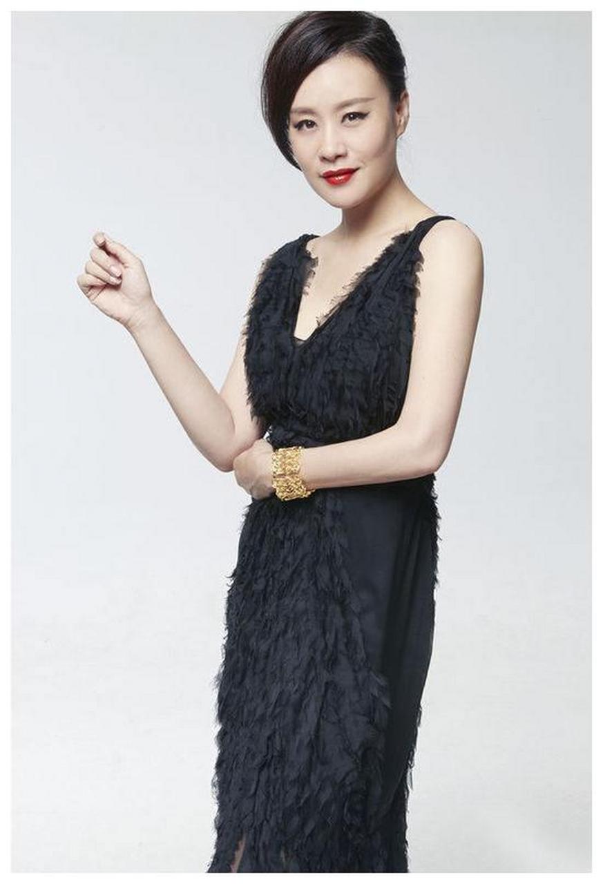 邬君梅性感艳丽时尚女神