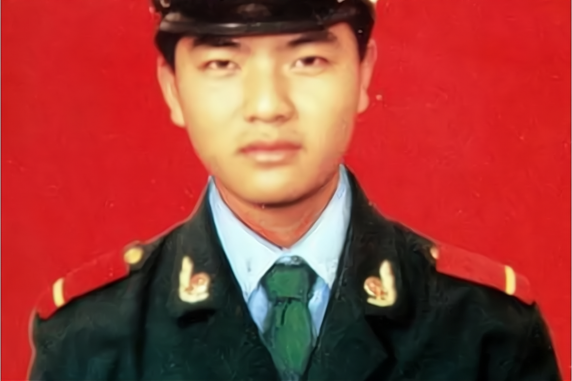 1992年10月,一名边防武警抓获了四名抢劫澳门恒生银行的偷渡分子,在押