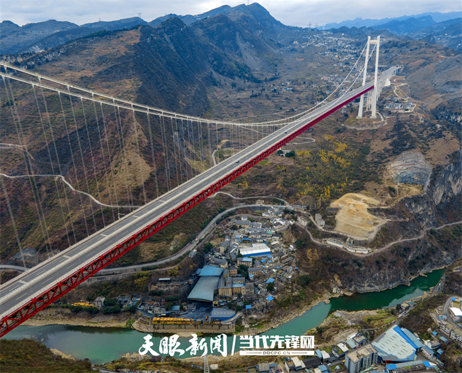 【"桥"见贵州】江习古高速赤水河红军大桥索塔采用门式框架混凝土结构