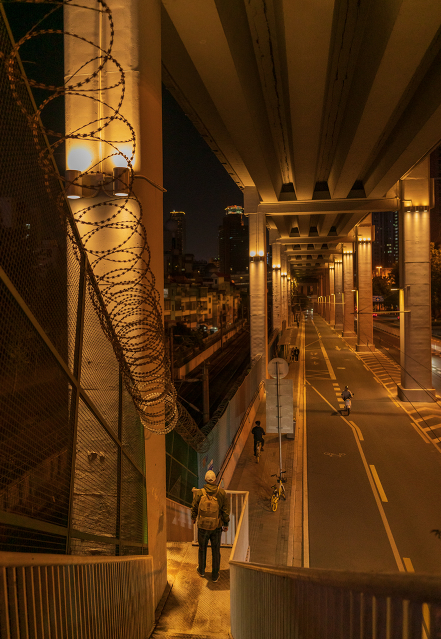 发现广州街拍新机位,这里是刚刚拍摄的广州夜景街拍,就在广州小北路