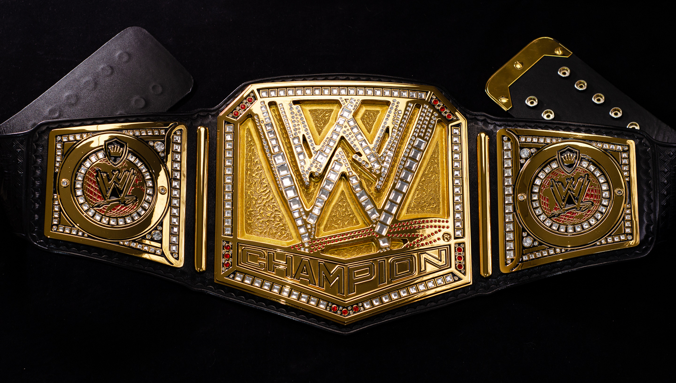 wwe# #摔角#  回看十年前启用的这条wwe冠军腰带,真就怎么看怎么镜妹