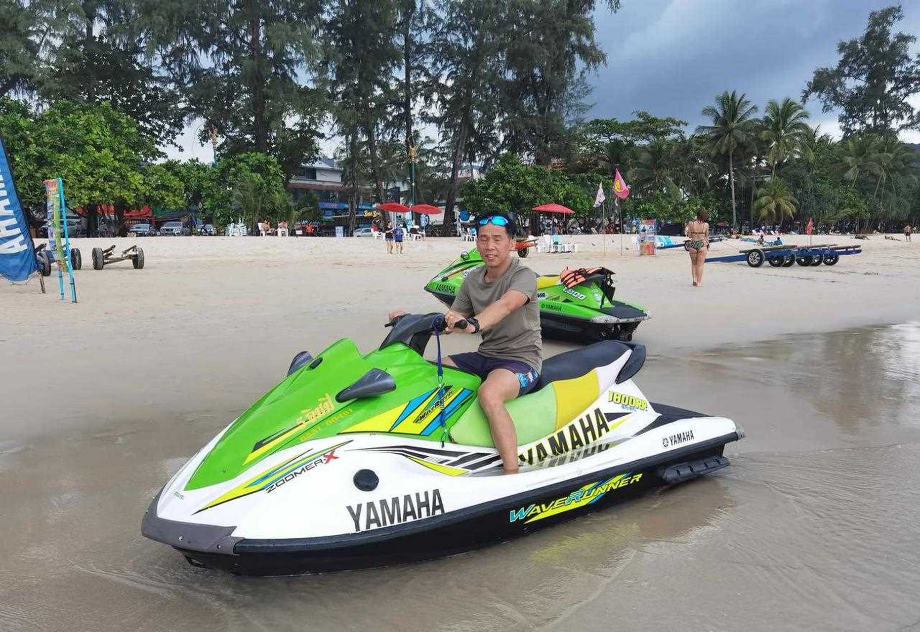 雅马哈的摩托艇,马力够强啊.   [舔屏]