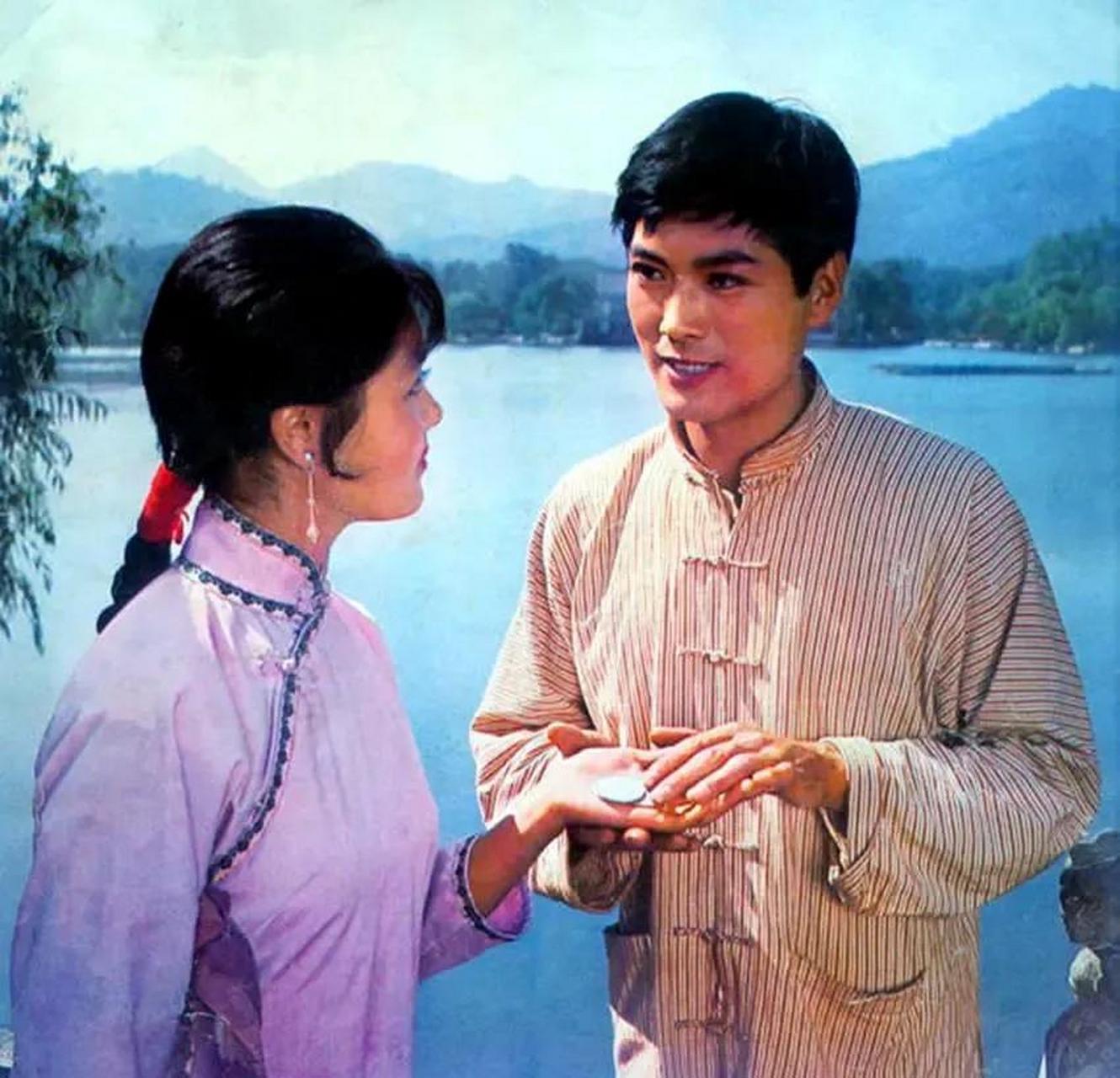 领动计划# 老照片:电影《红牡丹》1980年上映,长春电影制片厂拍摄,闫