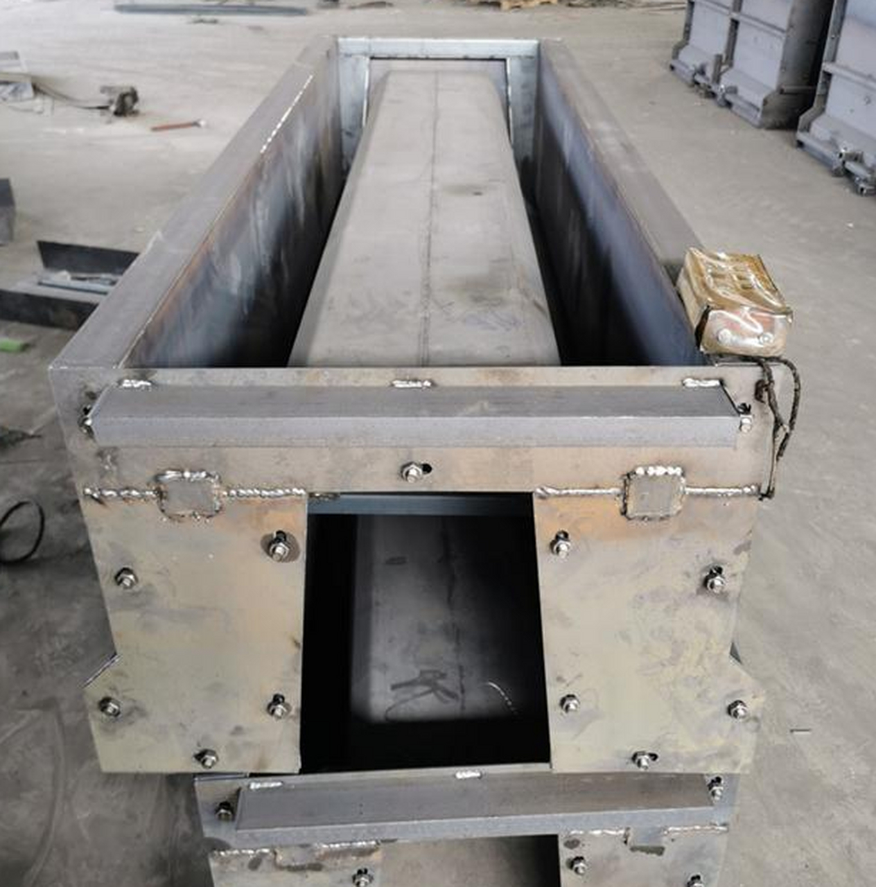 矩形槽模板# #矩形流水槽模具# #流水槽模具# #流水槽钢模具# #农田