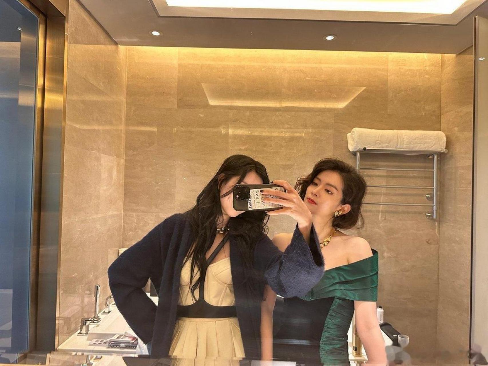 今日庄达菲陈昊宇首次红毯合体亮相的造型真的美到我了,两个人复古又