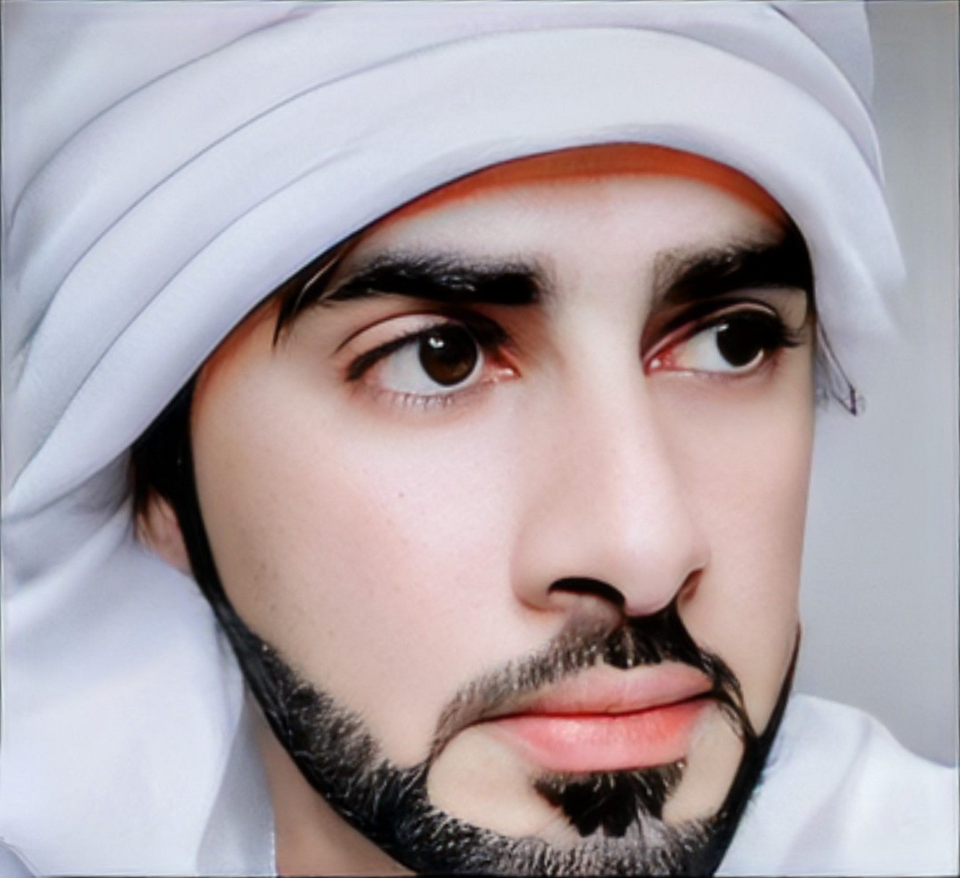 迪拜的男人一直被称为世界上最帅的男人之一.五官精致,轮廓清晰.