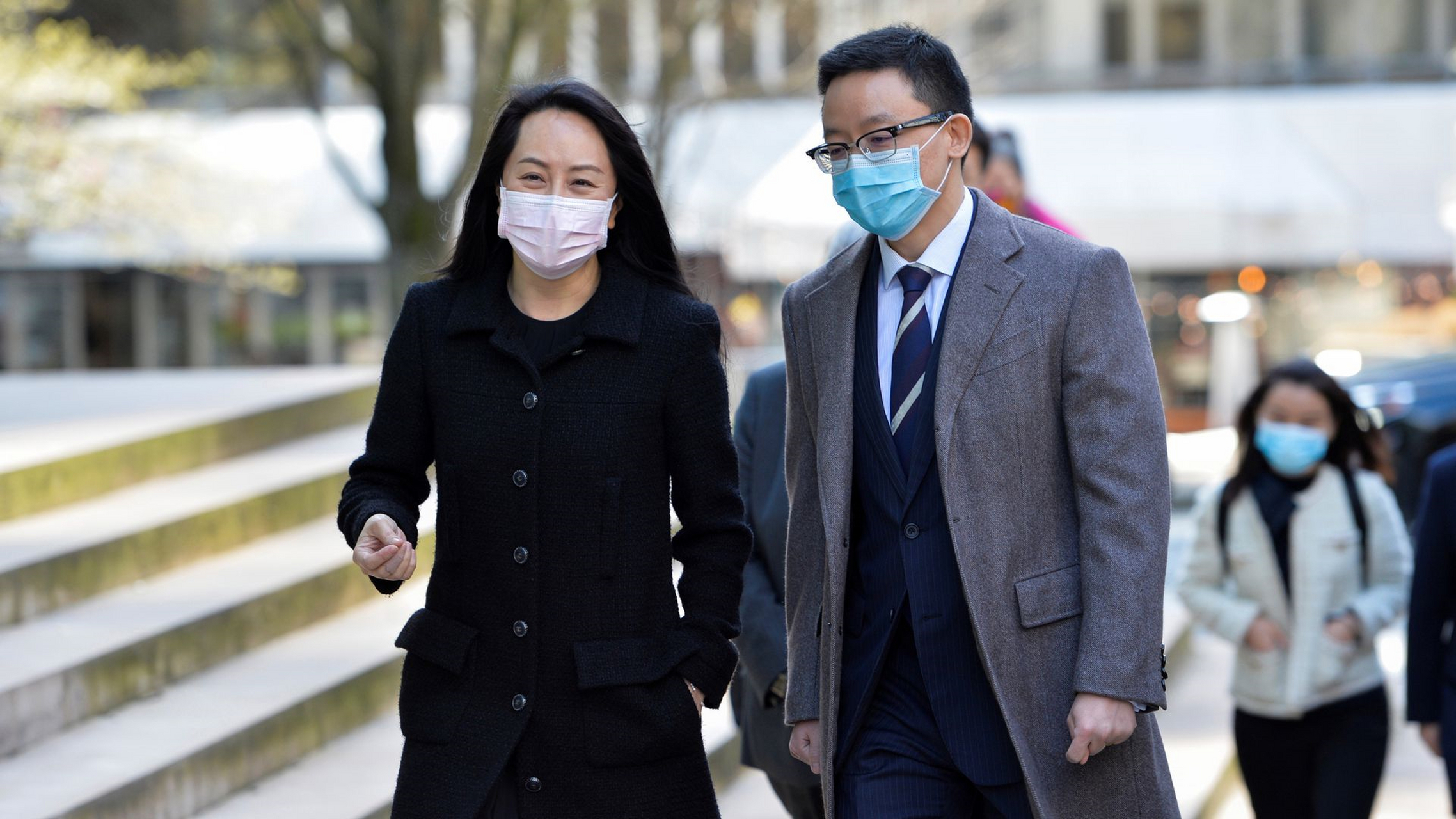 48岁孟晚舟状态暴跌!近照眼浮肿显得毫无精神,少了顶级名媛气场