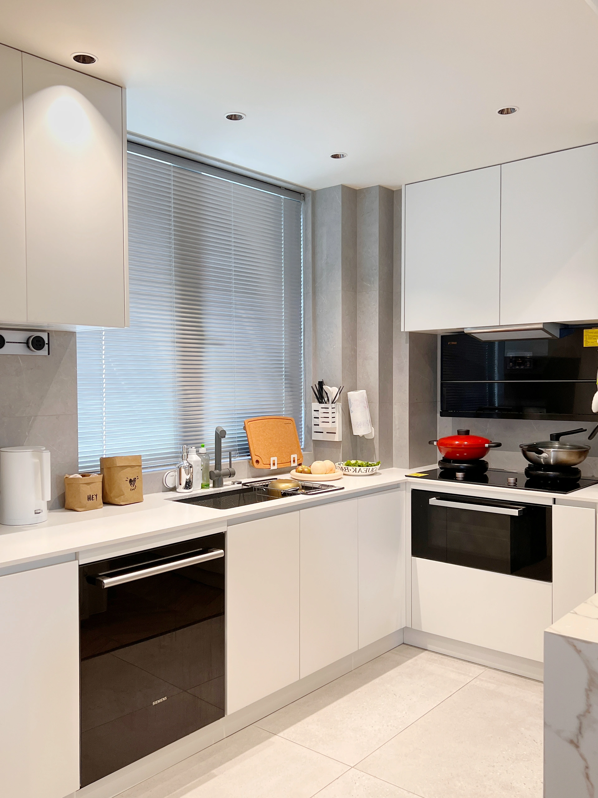 每次暑假和朋友聊起天,她都会提起:大热天不用出门