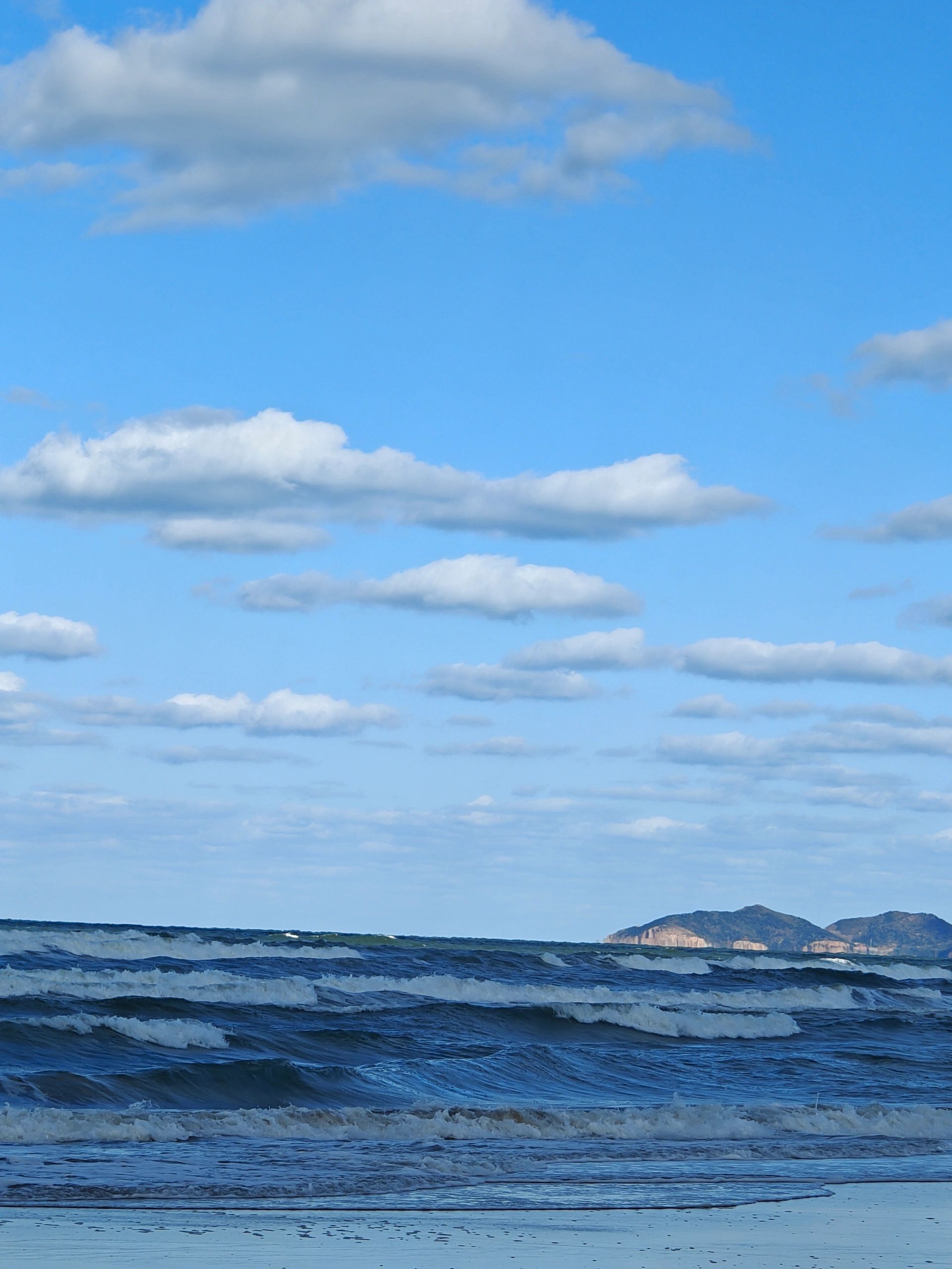 蓝天白云,海天一色,让人感动