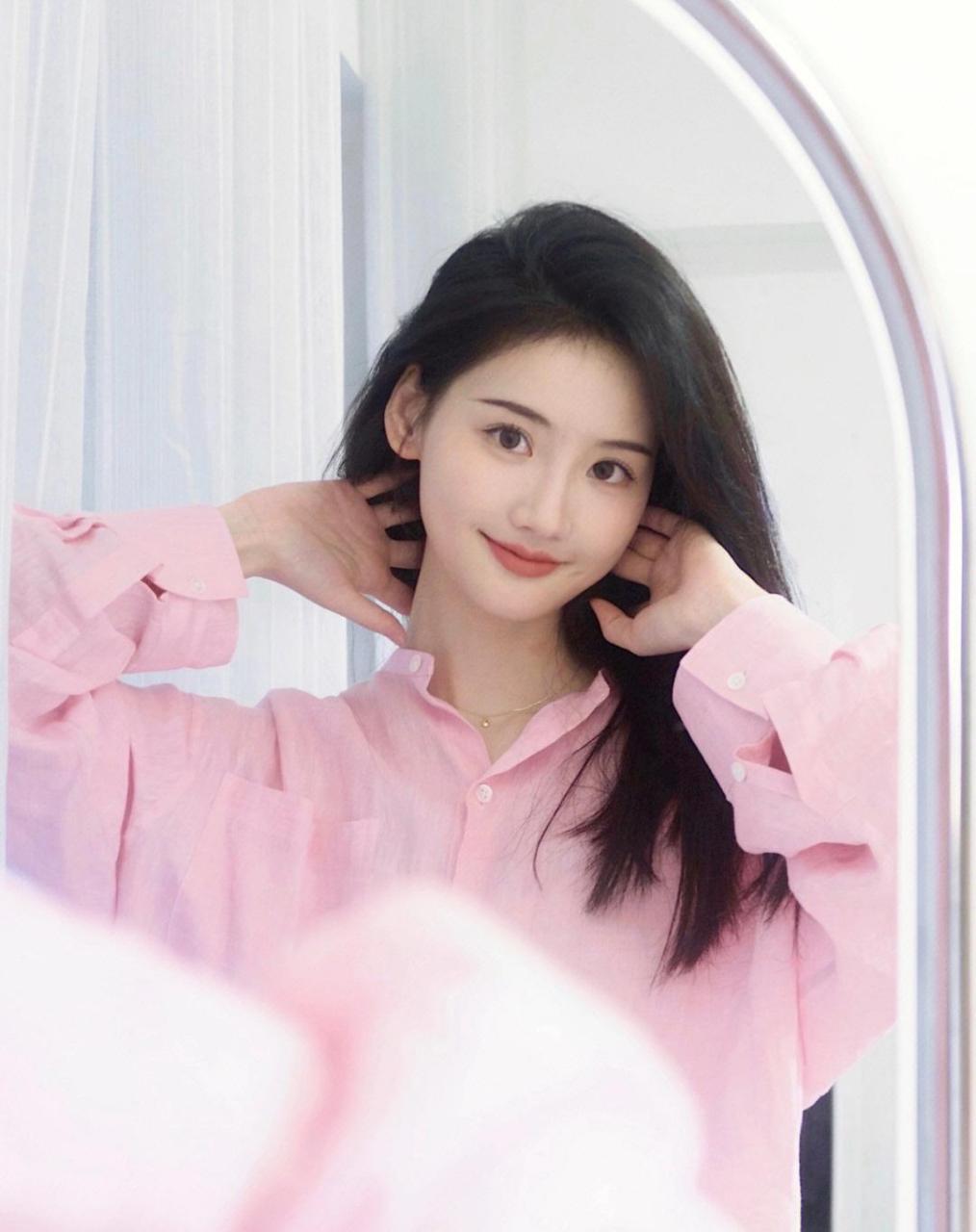 大眼睛清纯美女,楚楚动人