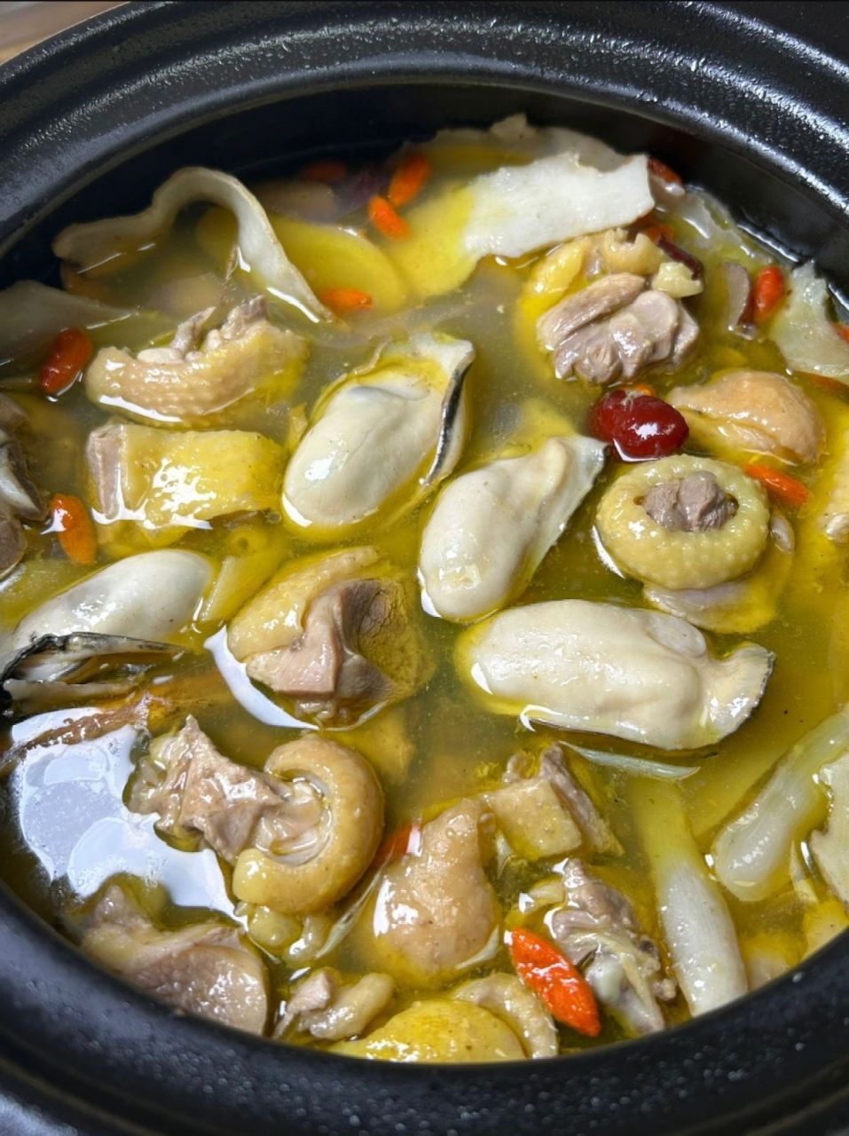 五指毛桃生蚝鸡煲!我妈的拿手菜!