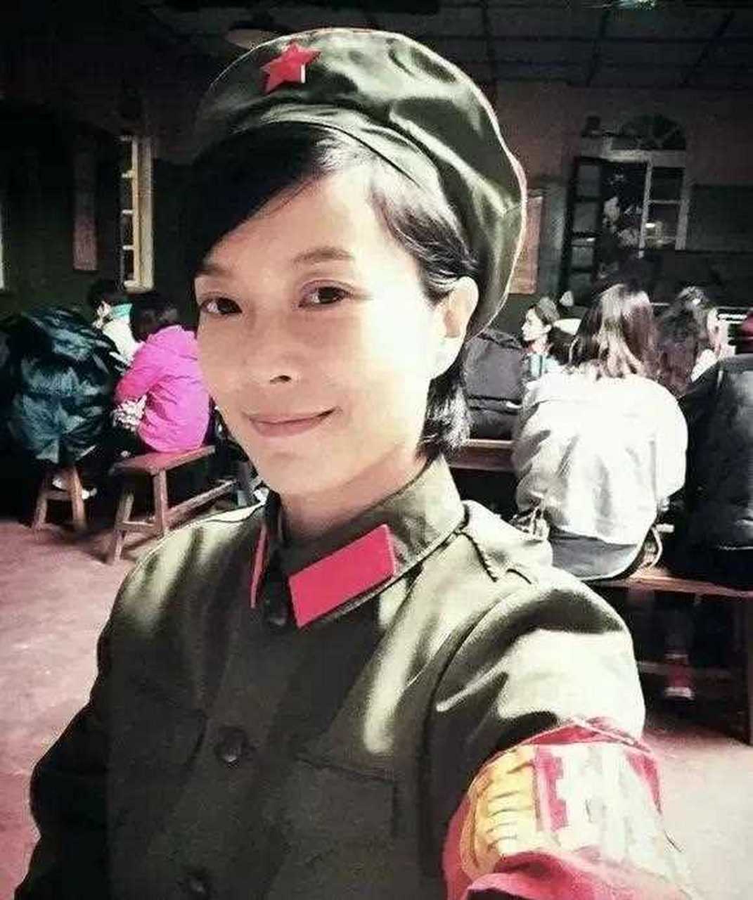 她,在电影《芳华》中饰演严厉的舞蹈教练;在与郭涛共同主演的电视剧