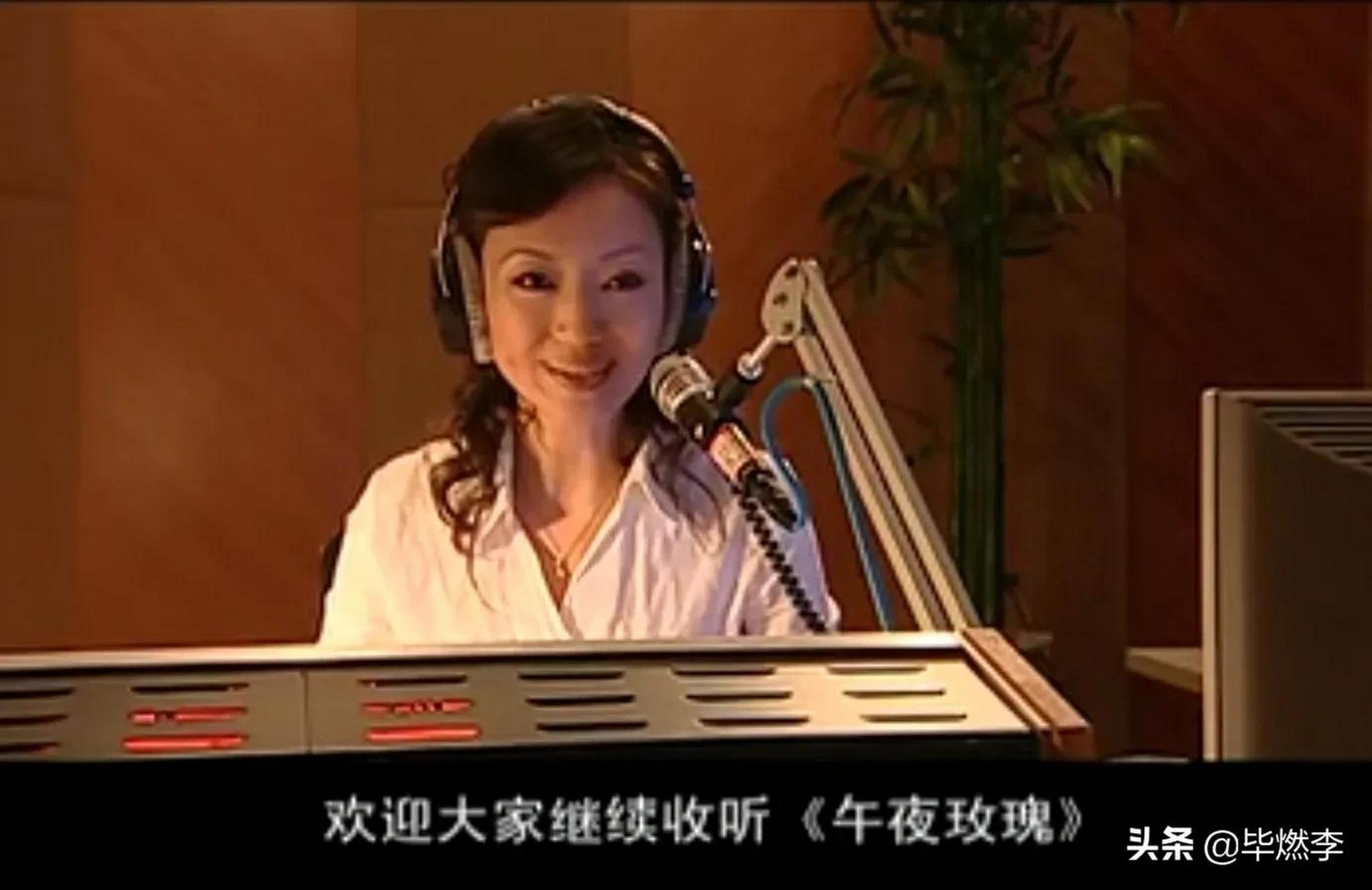 黄小朋下意识地说了句:你们女人怎么都那么喜欢香水?顾丽非常肯定,他