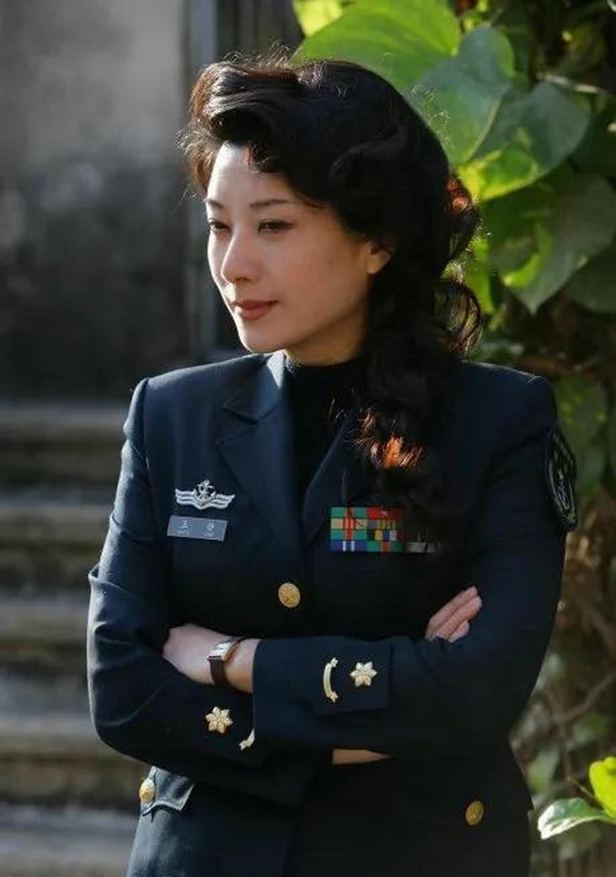 演女特务的人 王静