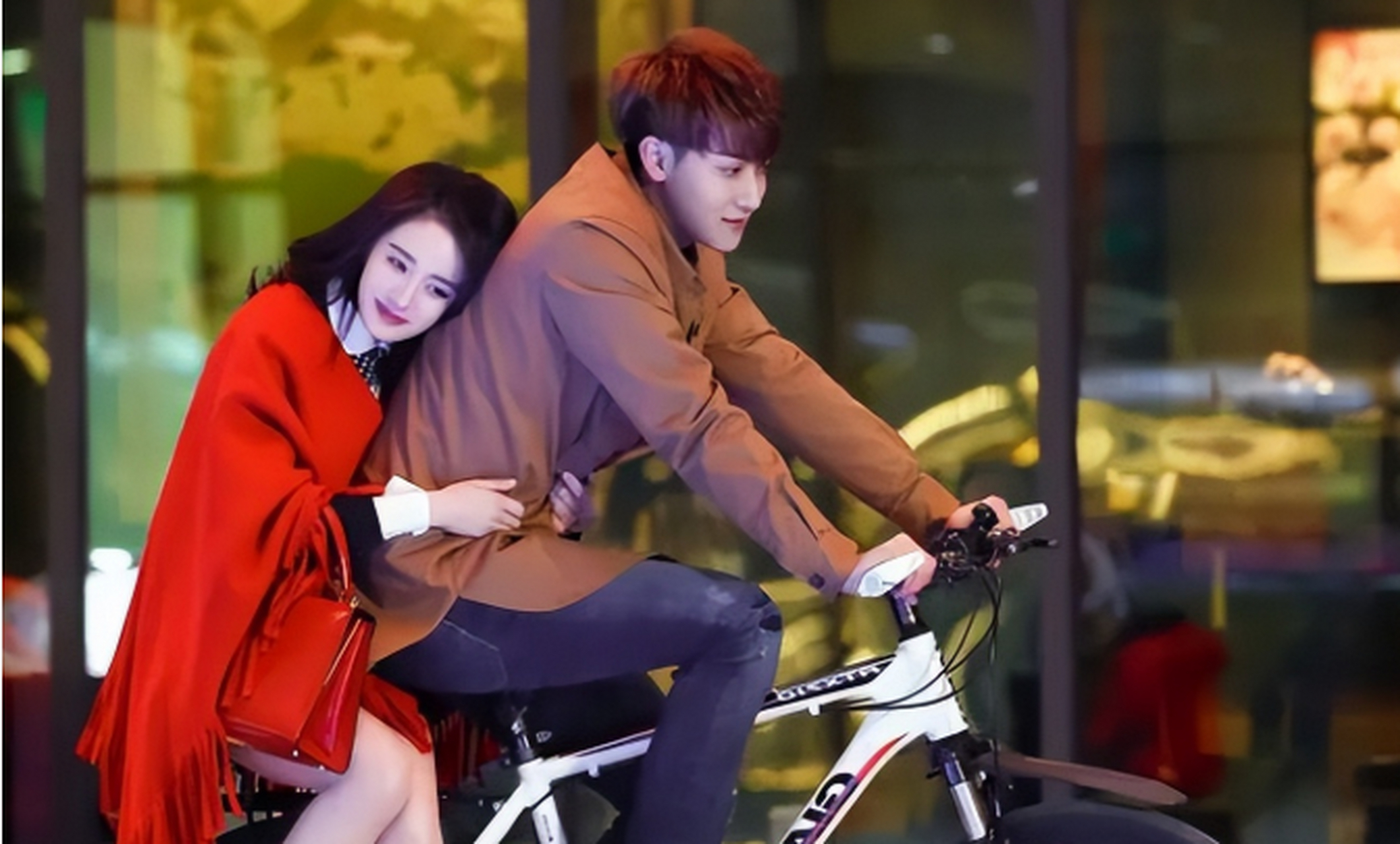 黄子韬与杨幂主演的《谈判官》,可以说是被骂的非常全面,从演员的演技